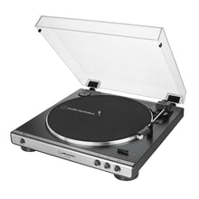 Audio Technica AT-LP60XUSB pladespiller med klar støvlåg, USB-port til digitalisering, sort design.