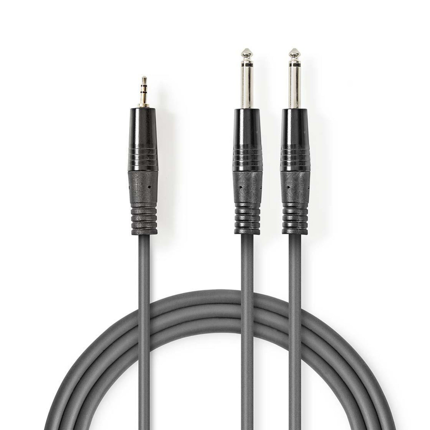 Gråt 1,5 m lydkabel med 3,5 mm stereostik i den ene ende og til 6,3 mm stik i den anden.