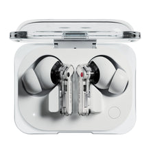 Nothing Ear (a) hvide trådløse in-ear høretelefoner med transparente stængler i hvidt etui med klar låg, set ovenfra.