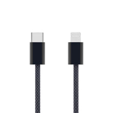 Linocell flettet USB-C til Lightning-kabel 1 m sort, sortflettet design, sorte stik, USB-C til venstre, Lightning til højre.