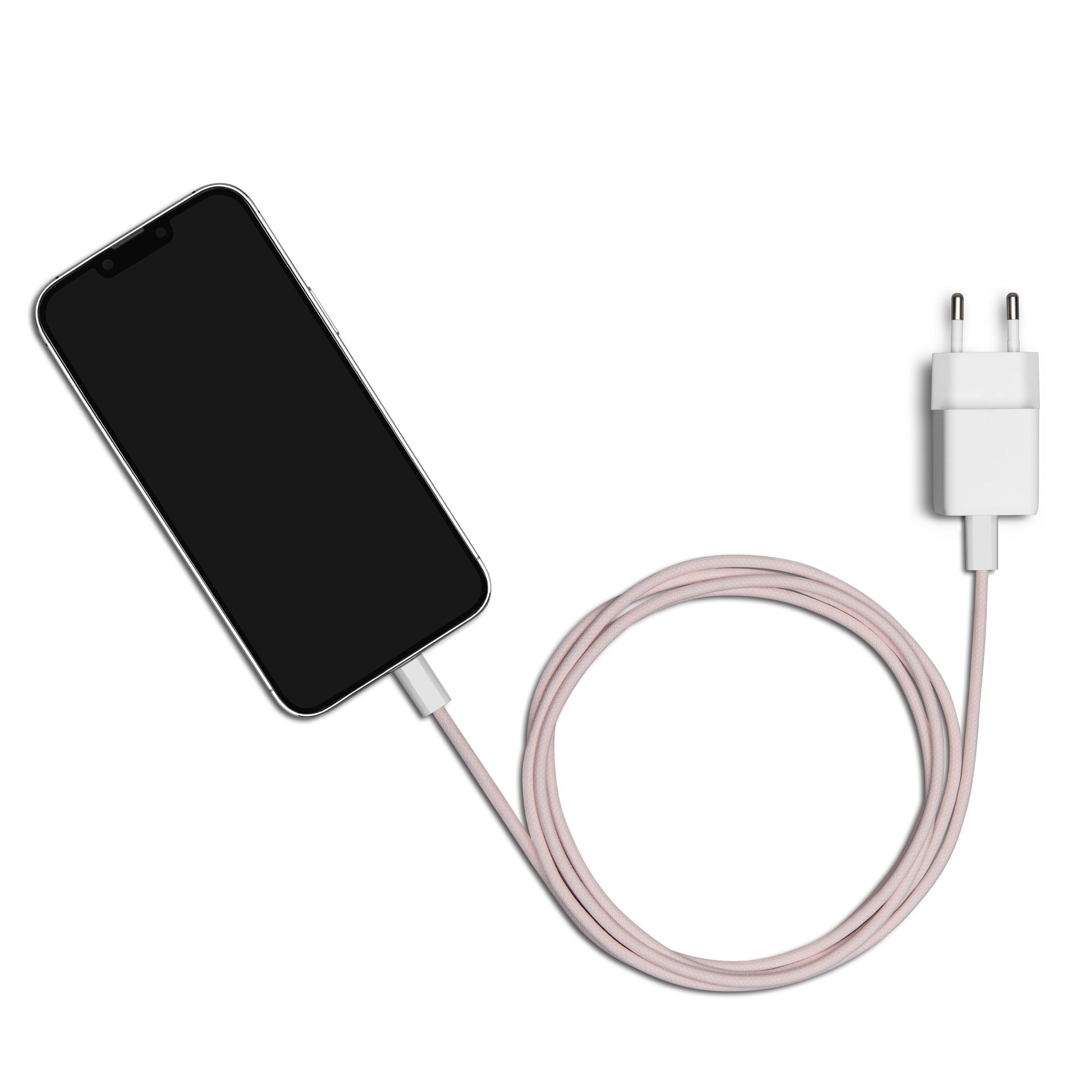Smartphone med flettet USB-C til Lightning-kabel MFi, lyserød, 0,5 m og hvid vægoplader.