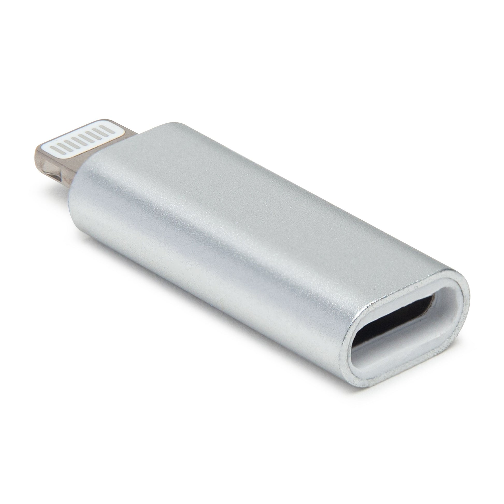 USB-C til Lightning-adapter, sølv, Lightning-stik i den ene ende og USB-C-port i den anden.
