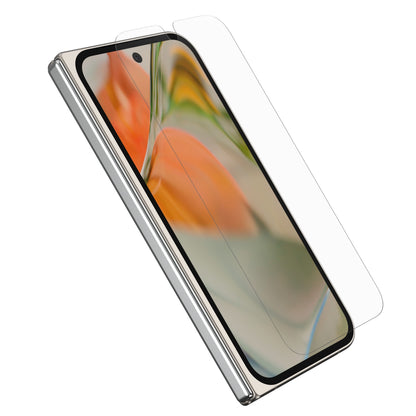 Google Pixel 9 Pro Fold sort med PolyArmor skærmbeskyttelse delvist påført, set forfra i præcis justering.