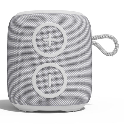 Nomadelic Loud 705 vandtæt Bluetooth-højttaler grå med vævet overflade, store plus- og tænd/sluk-knapper, lille bærestrop.