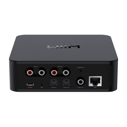 Wiim For lydstreamer bagpanel med RCA Line In/Out, SPDIF In/Out, Trigger Out, Coax Out, LAN, USB-C strøm og mikrofonindgange.