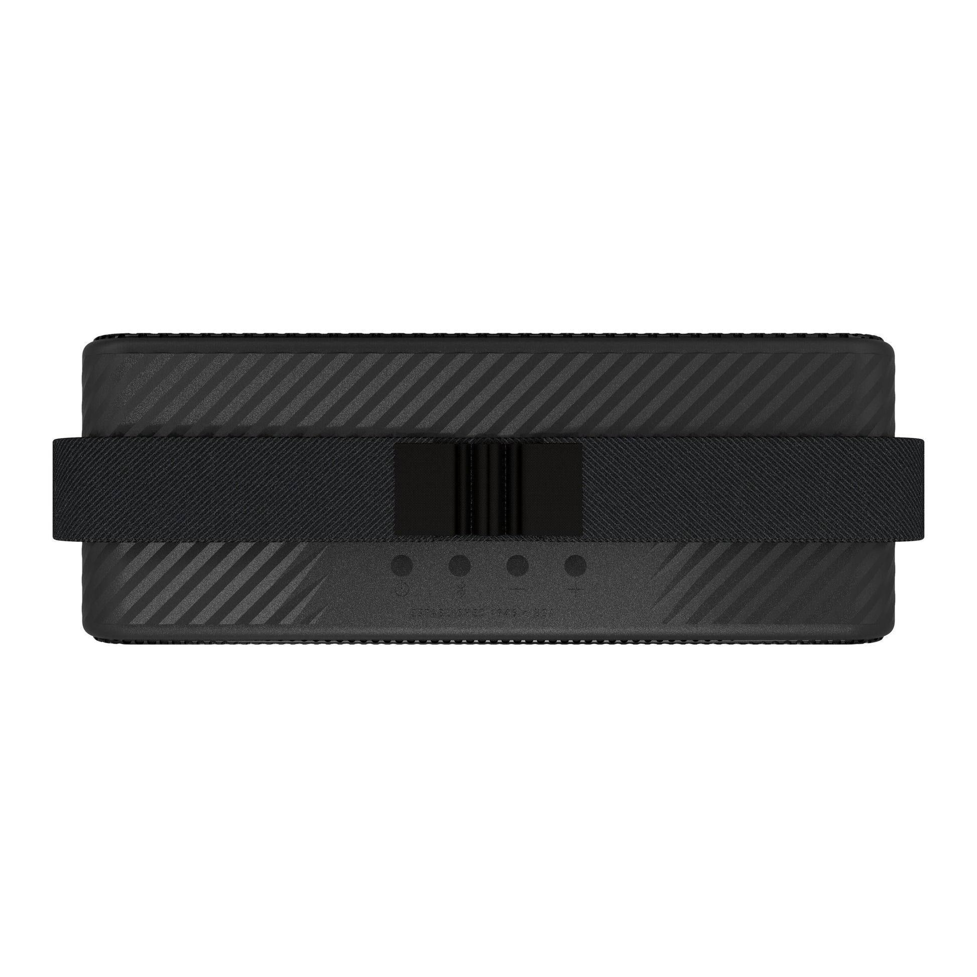 Klipsch Detroit sort Bluetooth-højttaler, rektangulær med stofrem, diagonale linjer og fire runde knapper, vandafvisende.