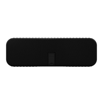 Klipsch Detroit Bluetooth-højttaler sort rektangulær perforeret front centralknap vandafvisende over 20 timers batteritid.