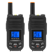Luxorparts walkie-talkie 2-pack sort, blå oplyst display med "01", antenner, knapper, support for genopladelige batterier.