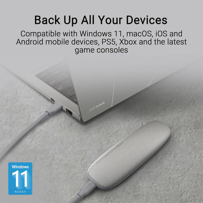 Asus Cobble SSD-kabinet M.2 grå med USB 3.2 Gen 2 tilsluttet sølv laptop, Windows 11 Ready logo, kompatibel tekst vises.