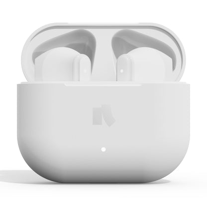Nomadelic Solo 203 true wireless øretelefoner hvid med åben opladeetui, diskret logo, LED-indikator og ENC-support.