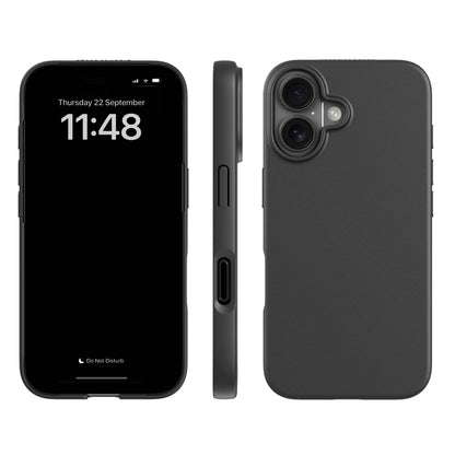 Plantebaseret mobilcover til iPhone 16 Sort, set forfra med ur, fra siden med knapper/port og bagpå med dobbelt kamerahul.