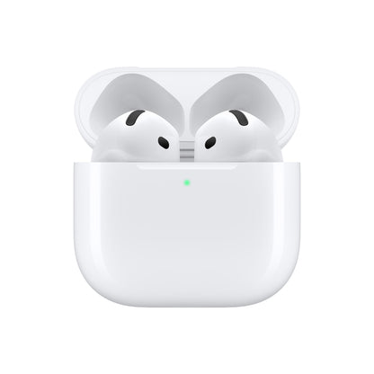 Apple AirPods 4 hvide trådløse høretelefoner i åben opladningsetui med grøn LED-indikator på fronten.