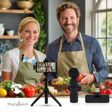 Nedis Trådløs knaphuls mikrofon til USB-C, sæt af to, synlige mikrofoner foran med Nedis logo.