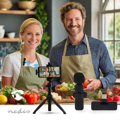 Nedis Trådløs knaphuls mikrofon til USB-C, sæt af to, synlige mikrofoner foran med Nedis logo.