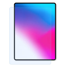 Elite Extreme skærmbeskyttelse til iPad 10,9" (2022) / 11" (2025) foran iPad med blåt, lilla, pink og hvidt gradientdisplay.