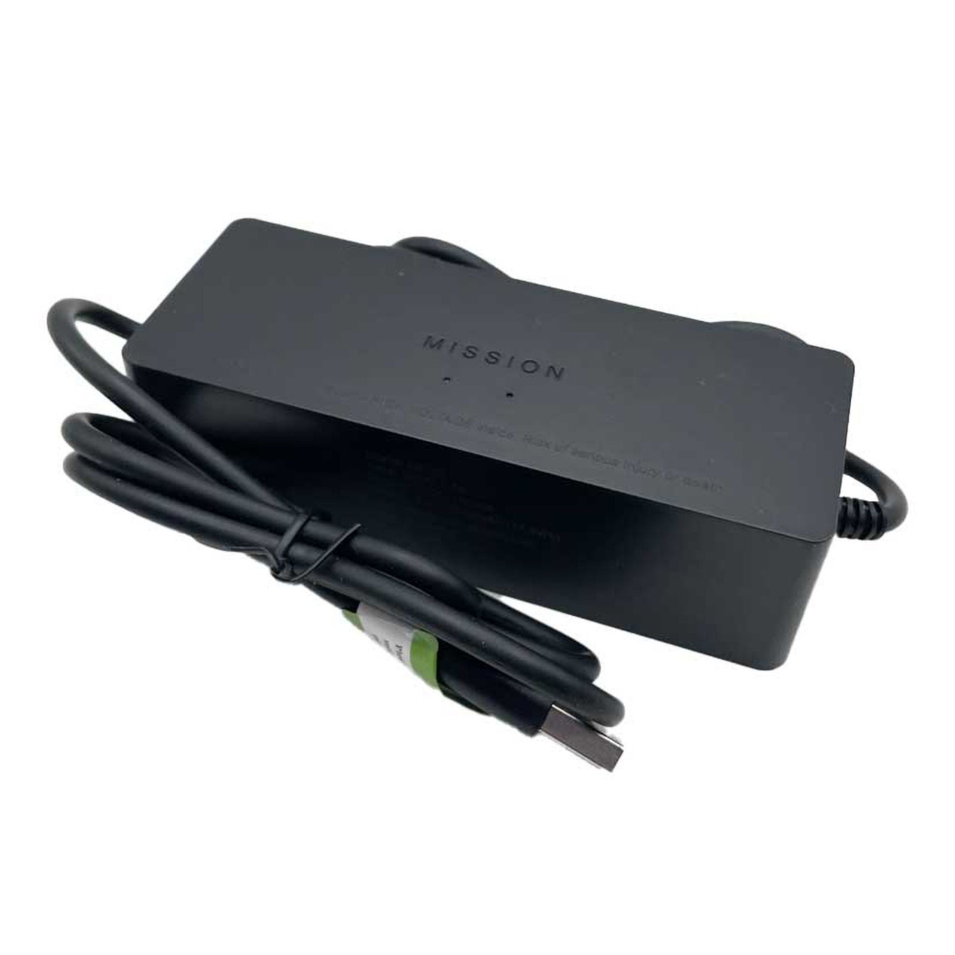 Apple TV sort rektangulær strømadapter USB med spiralkabel, USB-C stik, til opladning af Apple TV.