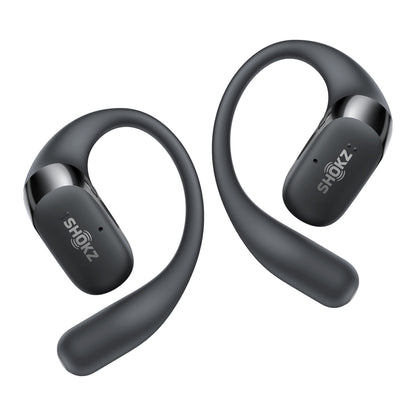Shokz OpenFit 2+ TWS øretelefoner sort, åbent design, fleksible over-ear bøjler, Shokz-logo på øremoduler, par.