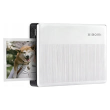 Xiaomi Bærbar fotoprinter 1S med lodrette riller, logo øverst til højre, printer foto af hund i snor ved person, ZINK-teknologi.
