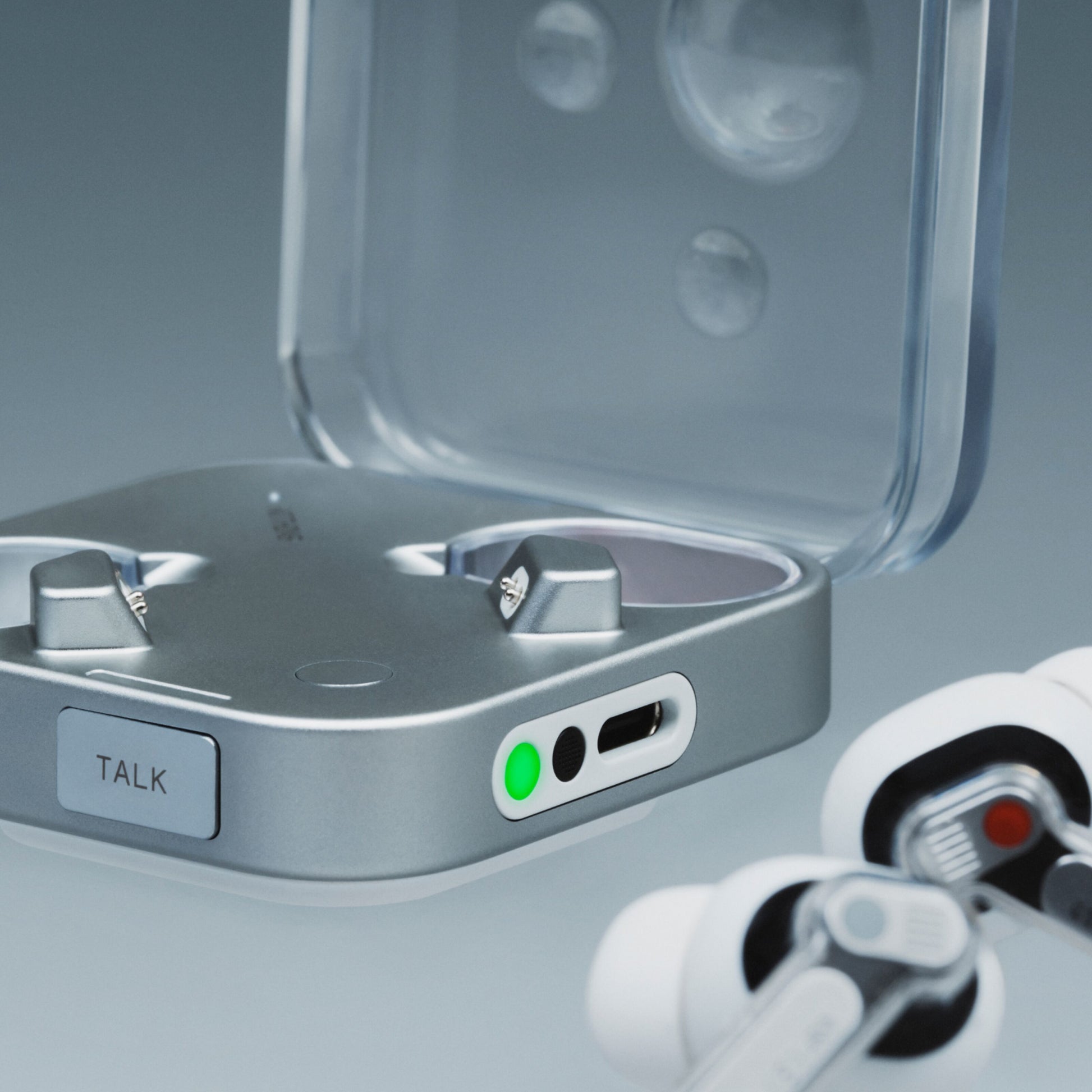 Nothing Ear (3) Hvid trådløse in-ear høretelefoner med aktiv støjreduktion, sølv opladeetui med transparent låg, TALK-knap.