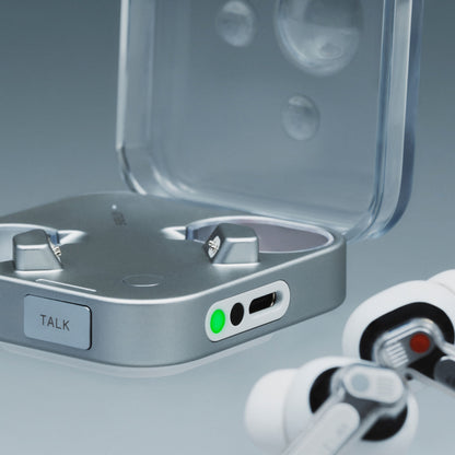 Nothing Ear (3) Hvid trådløse in-ear høretelefoner med aktiv støjreduktion, sølv opladeetui med transparent låg, TALK-knap.