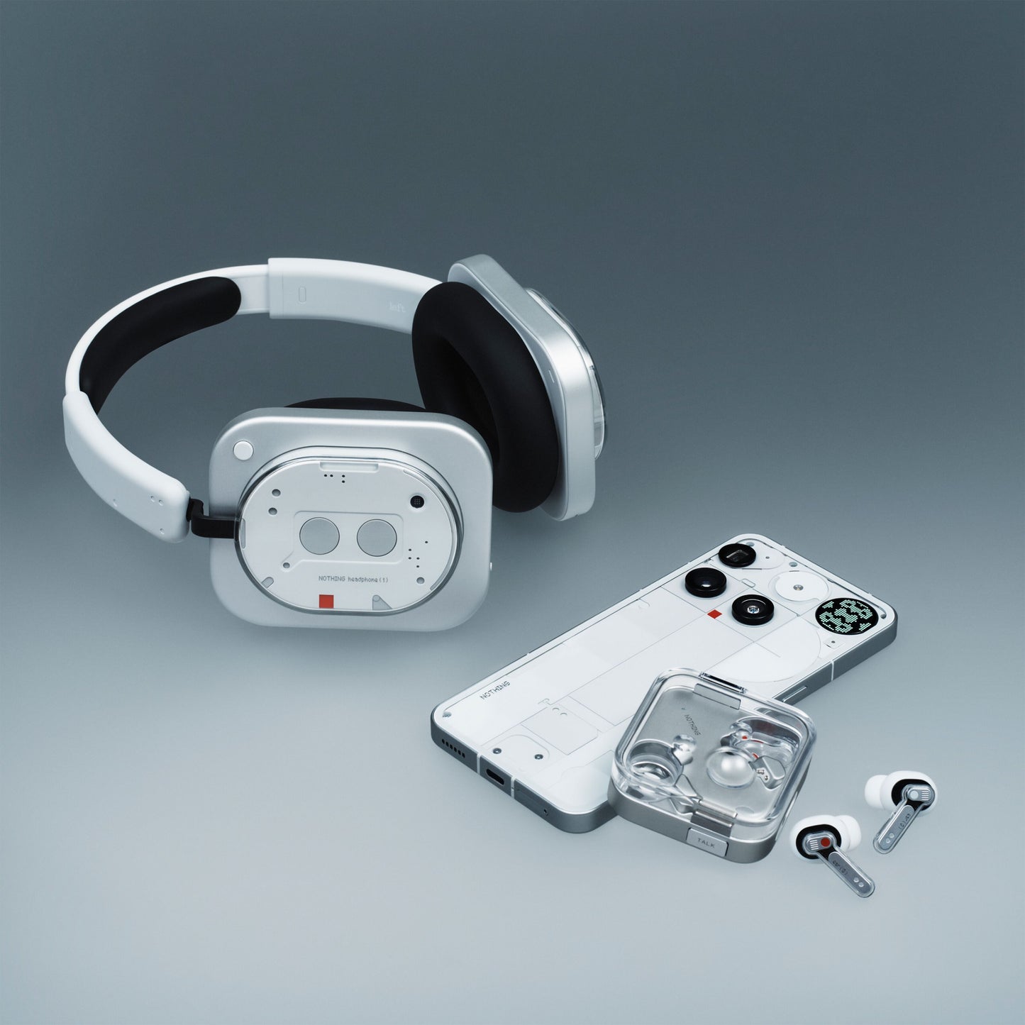 Nothing Ear (3) Hvid in-ear høretelefoner med aktiv støjreduktion, smartphone i gennemsigtigt cover, til ørepropper i klar etui.