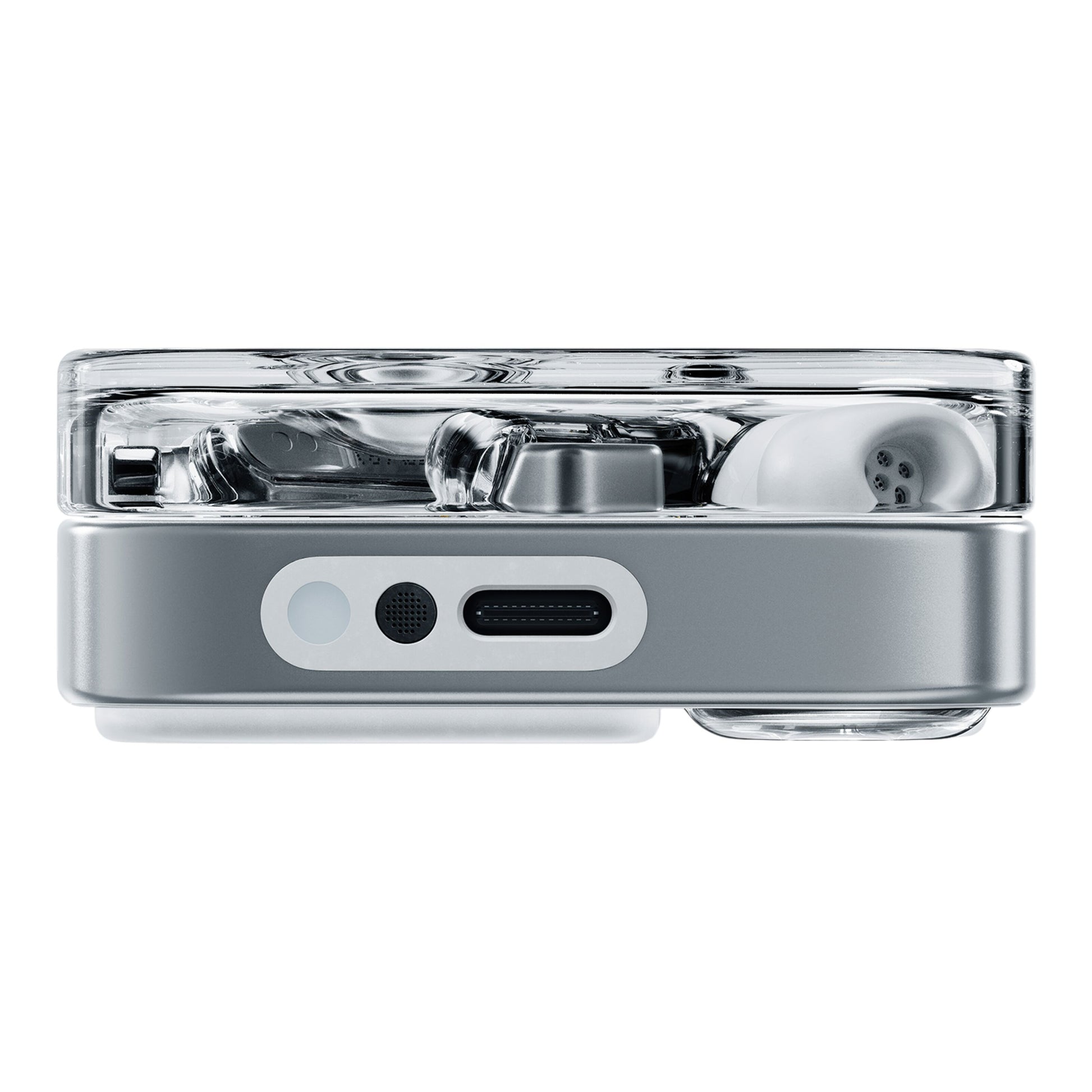 Nothing Ear (3) Hvid opladetui, transparent og sølv rektangulært design med front USB-C, højtaler og knap.
