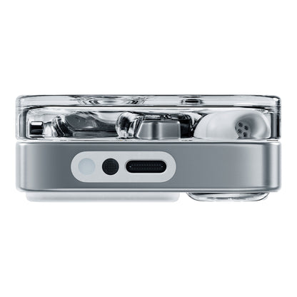 Nothing Ear (3) Hvid opladetui, transparent og sølv rektangulært design med front USB-C, højtaler og knap.