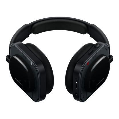 Nothing Headphone (a) trådløse over-ear hovedtelefoner sort, firkantede ørekopper, polstret bøjle, knapper højre side.