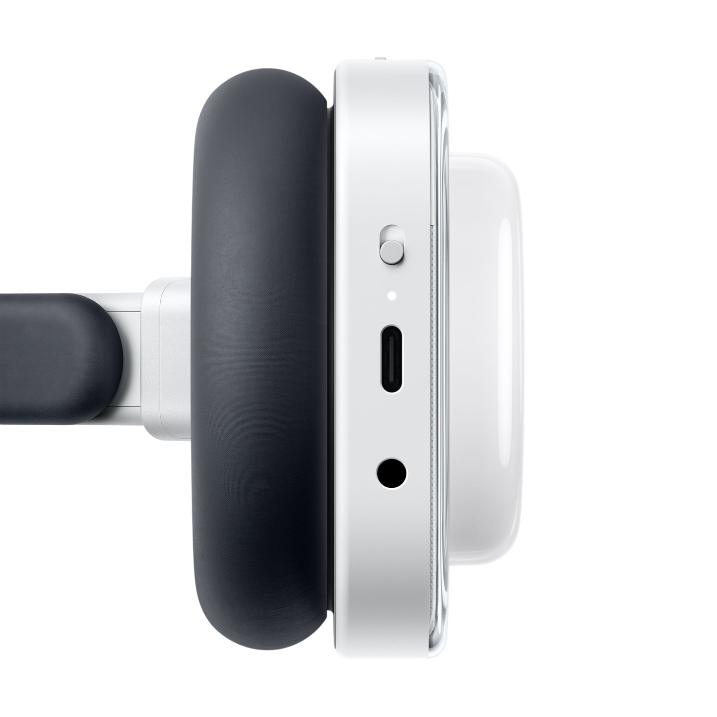 Nothing Headphone (a) trådløse over-ear høretelefoner hvid, ørepude, USB-C port, lydindgang, knap, sølvdetaljer sideview.