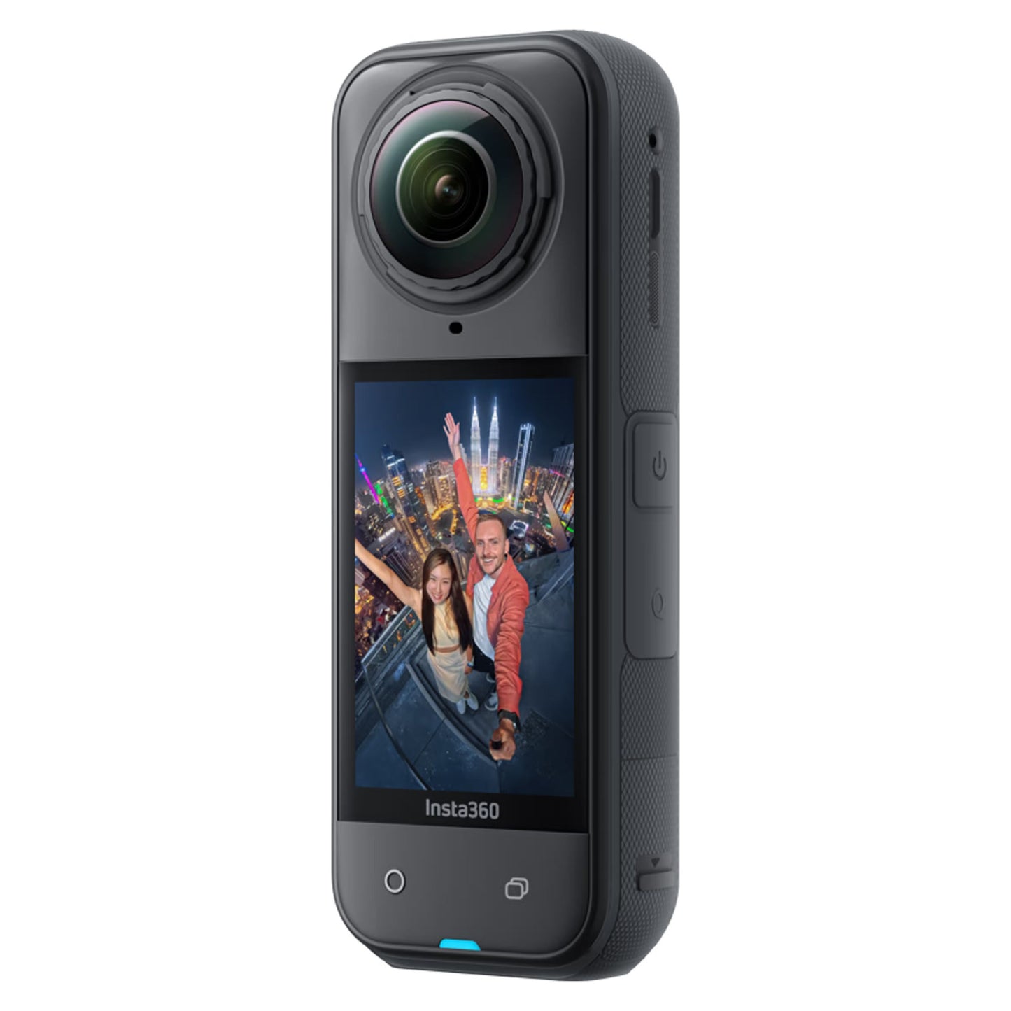 Insta360 X5 Essentials-pakke actionkamera optager 8K 360° video med FlowState-stabilisering, vises under selfie-brug.