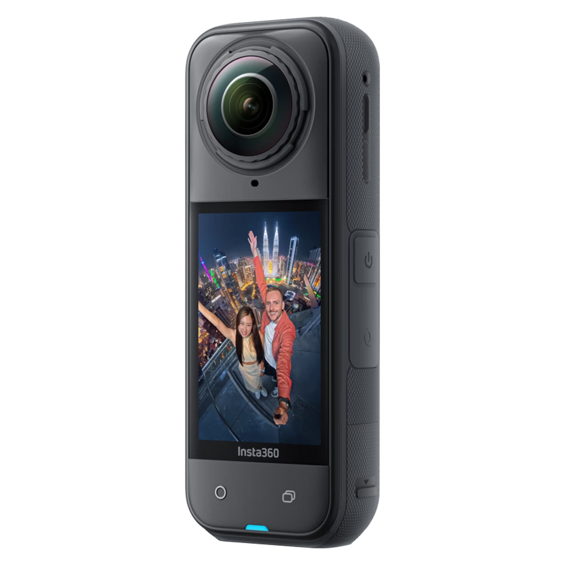 Insta360 X5 Essentials-pakke actionkamera optager 8K 360° video med FlowState-stabilisering, vises under selfie-brug.