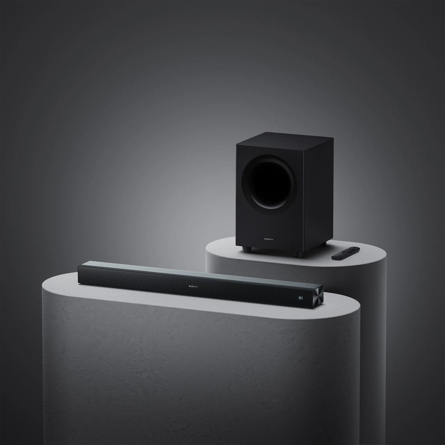 Xiaomi Soundbar Pro 2.1ch 300W med trådløs subwoofer og fjernbetjening, sort, Dolby Audio-logo synligt.