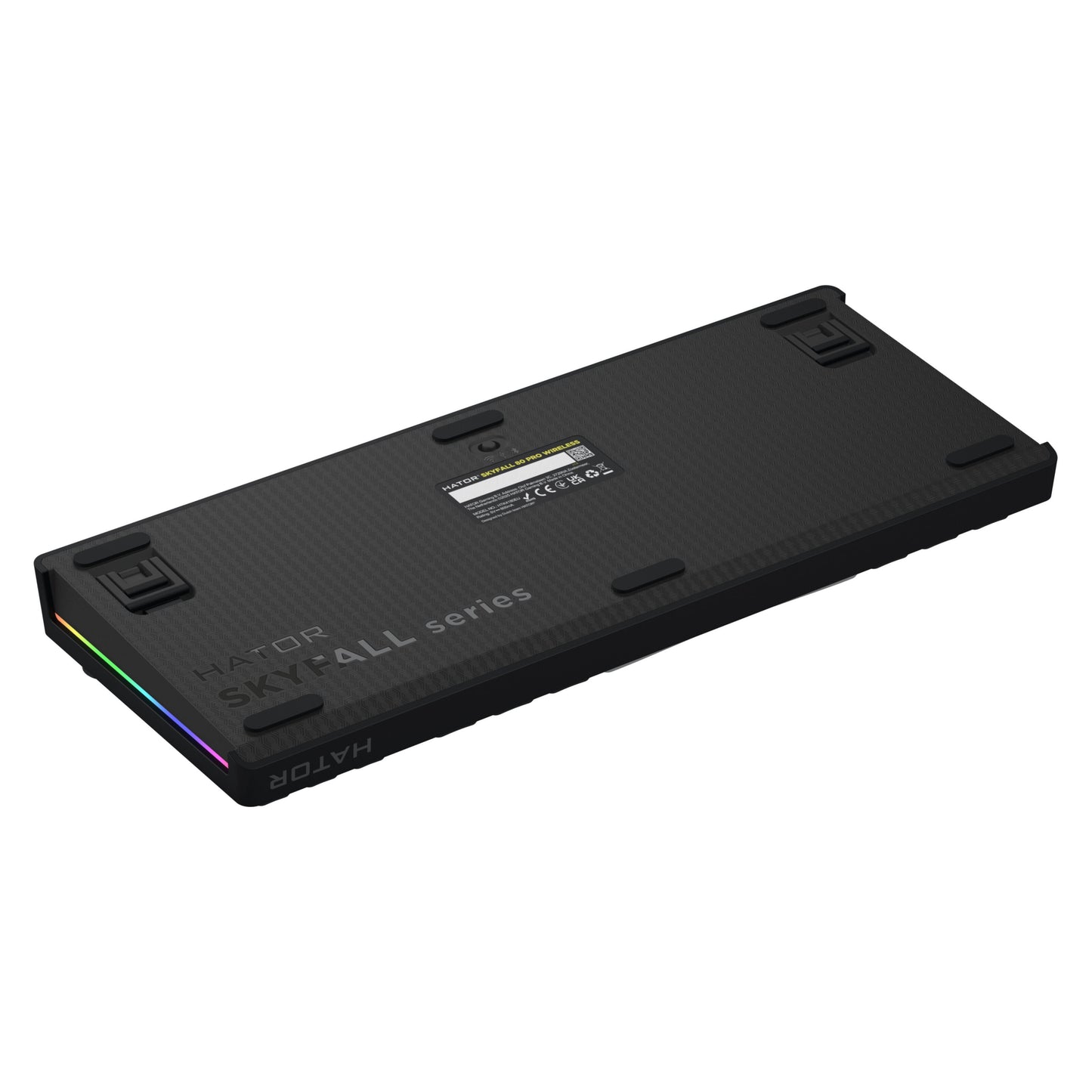 HATOR Skyfall 80 PRO trådløst gamingtastatur underside med hot-swappable switches, tekstur, gummifødder og RGB-lysbånd.
