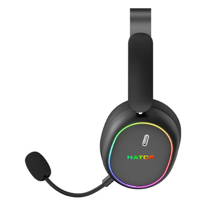 HATOR Phoenix 2 Wireless sort gamingheadset med polstret bøjle, aftagelig mikrofon, RGB-lys og flerfarvet logo på ørekoppen.
