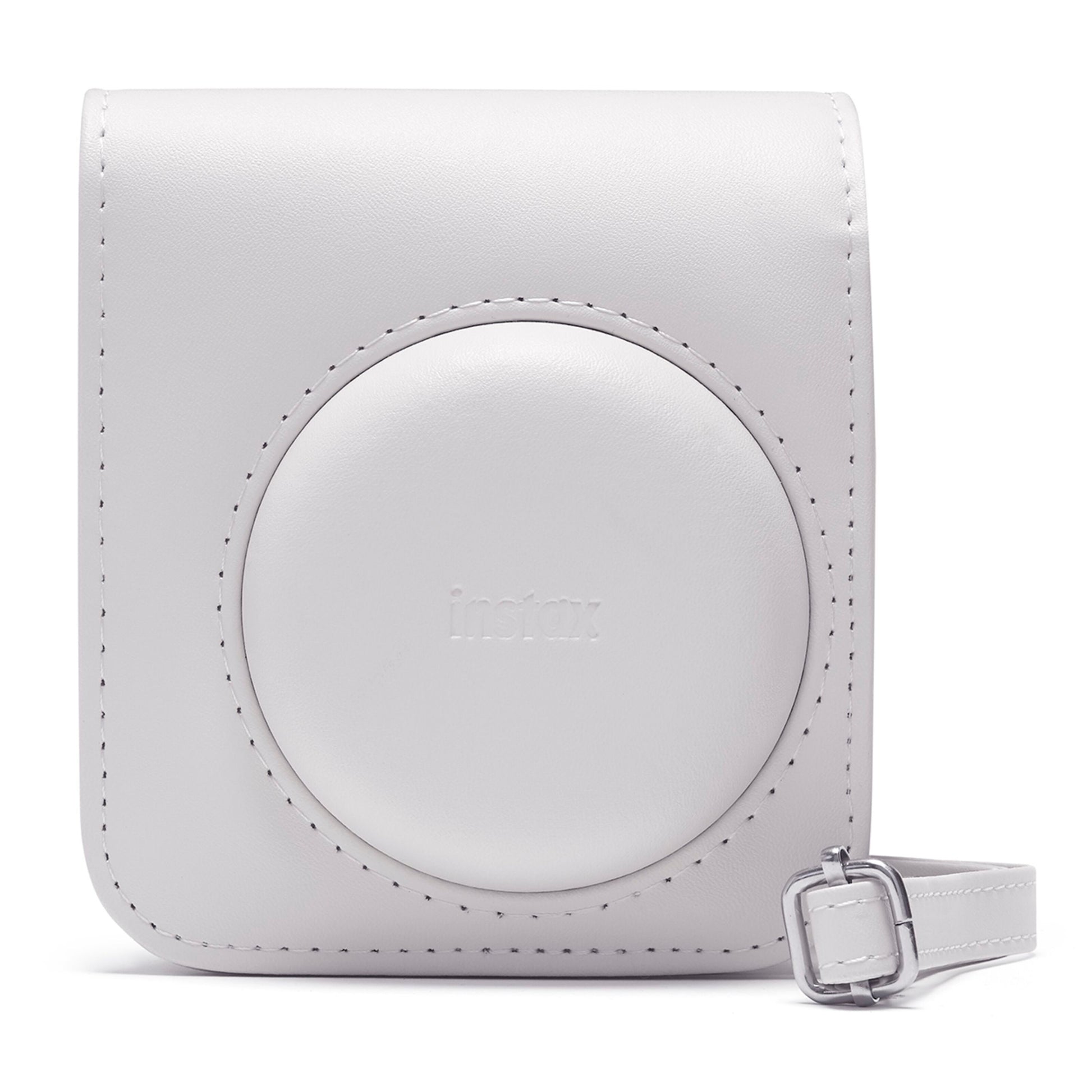 Fujifilm Instax Mini 12 kamerataske Clay White med afrundede kanter, cirkelform midt, skulderrem og sølvspænde.