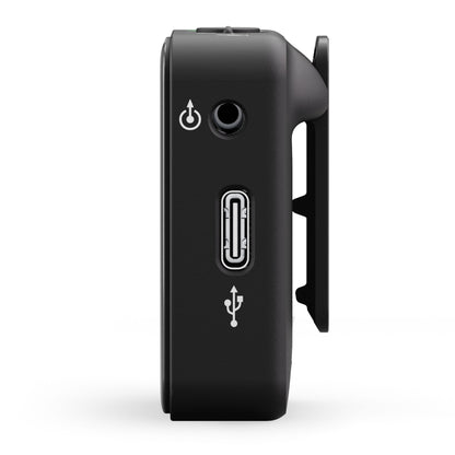Røde Trådløs ME Dual set fra siden med tænd/sluk-knap, 3,5 mm jack og USB-C port synlige.