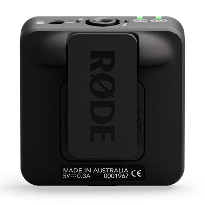 Røde Trådløs ME Dual sort trådløs afsender med bælteclip, opladningsport, LED-indikatorer og "Made in Australia"-mærke.