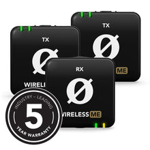 Røde Trådløs ME Dual sorte trådløse mikrofoner, TX og RX mærket, Wireless ME tekst og hvide cirkulære logoer, 5 år badge.