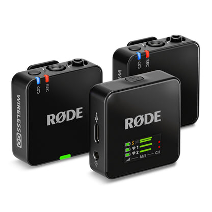 Røde Trådløst GO Gen 3 sort mikrofonsystem, tre enheder med knapper, port og display med signal- og batteriindikator.