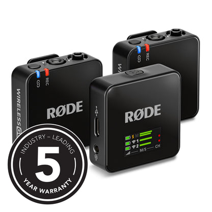 Røde Wireless GO Gen 3 sort mikrofonsystem med tre sendere, modtager, kontrolknapper, LED-display og 5 års garanti-badge.