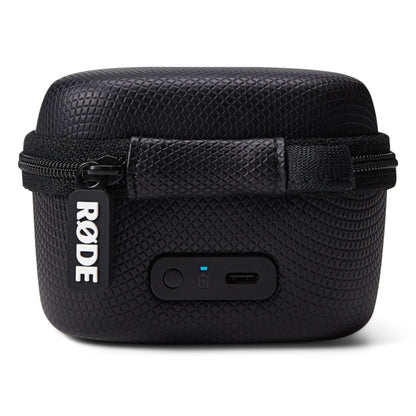 Røde OPLADNINGSÆTUI og Trådløs GO Gen3 opladningsetui i sort med lynlåstaske, USB-C port og frontindikatorlys.