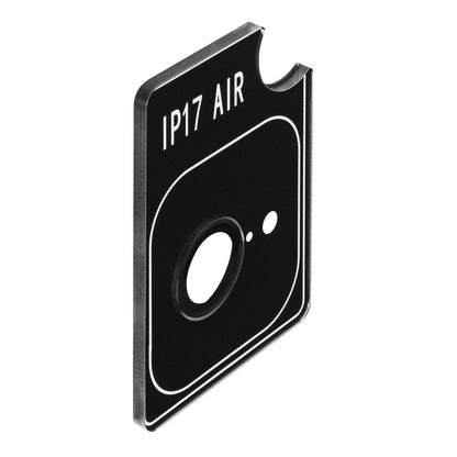 Sort, rektangulær kameralinsebeskytter til iPhone Air med IP17 AIR-mærkning, afrundede kanter og tre udskæringer.