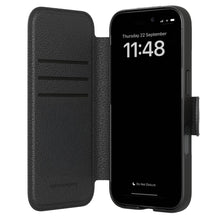 A Good Company Mobilpung til iPhone 17 Sort, folio-etui med tre kortholdere i biobaseret læderalternativ, skærm viser 11:48.