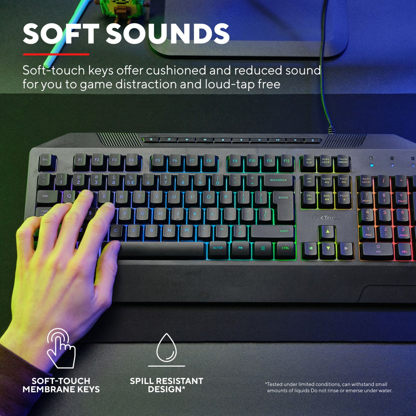 Trust GXT 836 Evocx RGB gamingtastatur med soft-touch membrantaster, anti-ghosting og spildbeskyttelse, sort design.