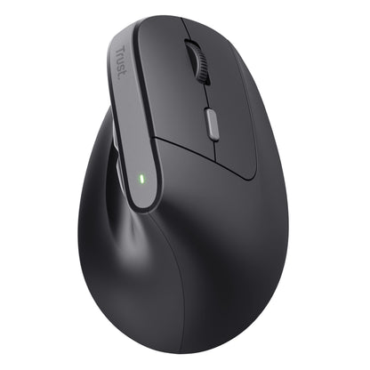 Trust Bayo II trådløs ergonomisk mus sort med sideknapper, scrollhjul, grønt LED-lys og Trust-logo på sideknap.
