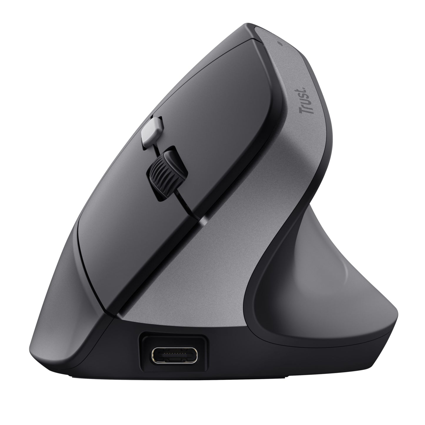 Trust Bayo II ergonomisk trådløs mus sort/grå, sidevinkel, scrollhjul, sideknapper, USB-C port, Trust-logo synlig.