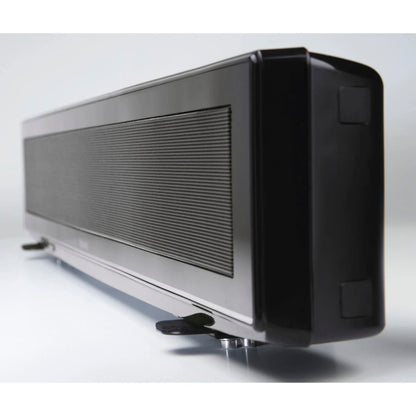 Sort soundbar med frontgitter, sidepanel og monteringsfødder, kompatibel med Fleksibelt vægbeslag til soundbar.
