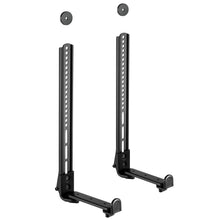 Justerbar sorte metal soundbar beslag til TV med kroge nederst, monteret lodret side om side.