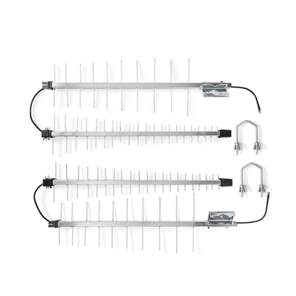 Rettet 5G-antenne med Mimo 15 dBi, tre metalliske Yagi-antenner, til U-beslag og kabelstik til 4G/5G-router.
