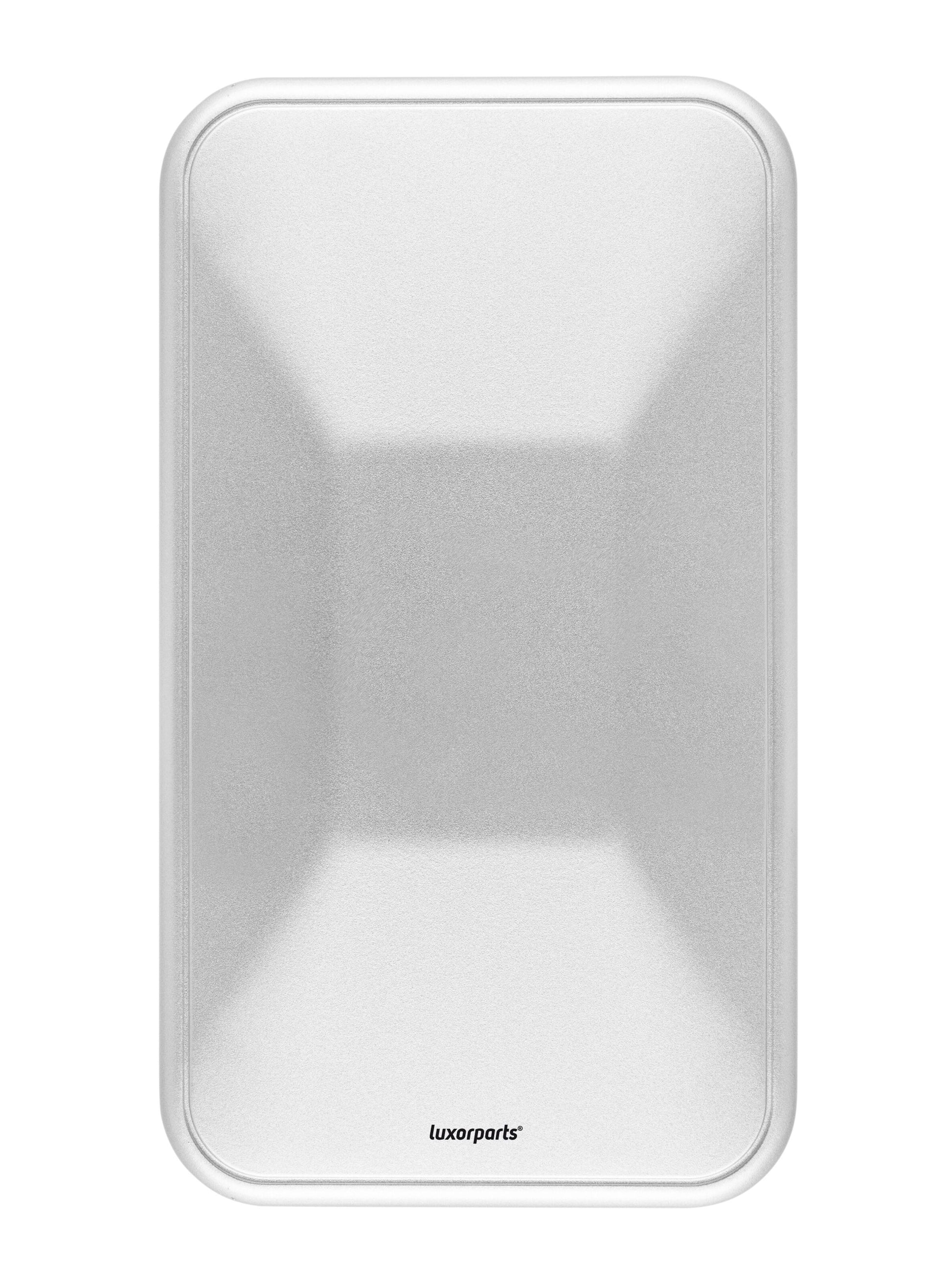 Luxorparts rektangulære metalbakke med afrundede hjørner, hævede kanter og mat, reflekterende overflade med logo.